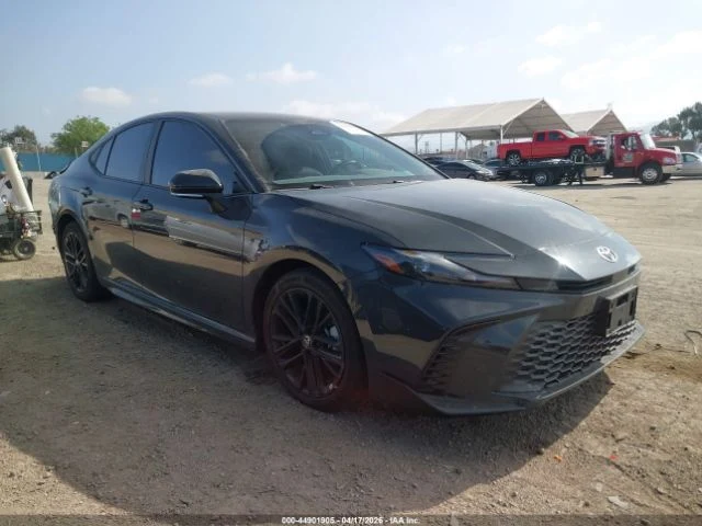 2025 Toyota Camry, SE
